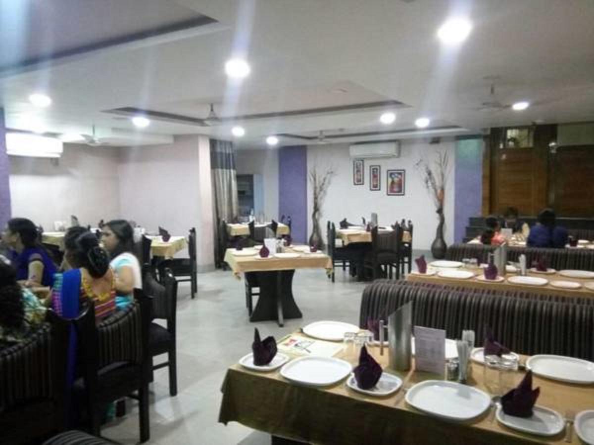 Hotel Shree Pushpak Raigarh Esterno foto