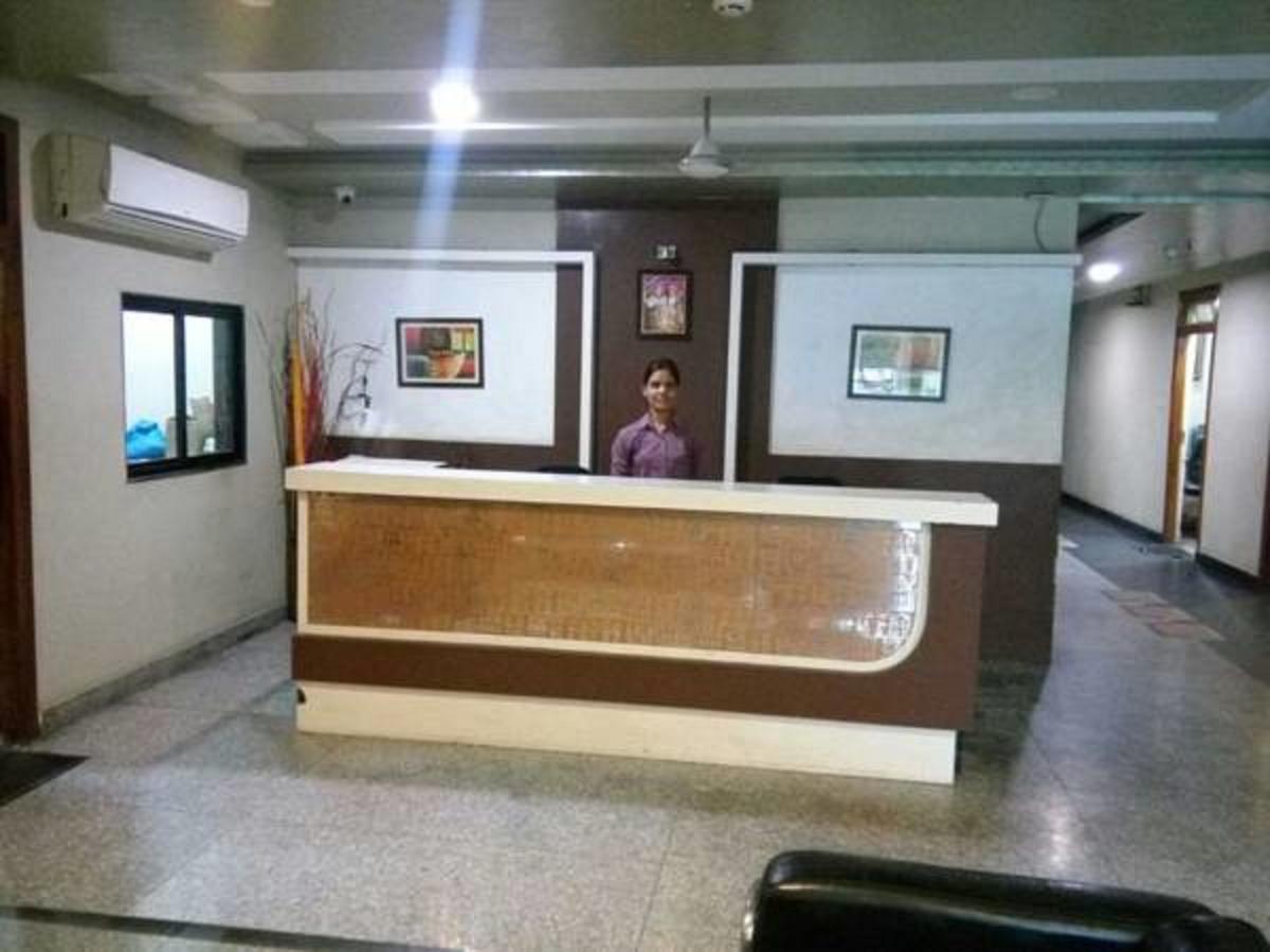 Hotel Shree Pushpak Raigarh Esterno foto